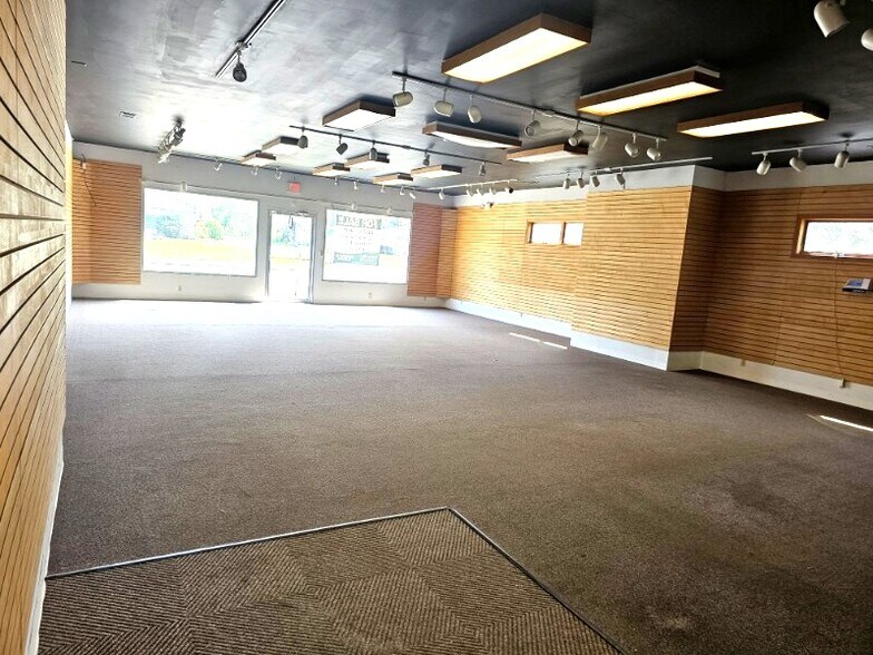 More Photos Of 600 Fairmount Ave, Jamestown Freestanding For Sale