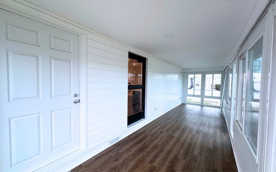 More Photos Of 3895 N Dupont Hwy, Dover Light Distribution For Sale