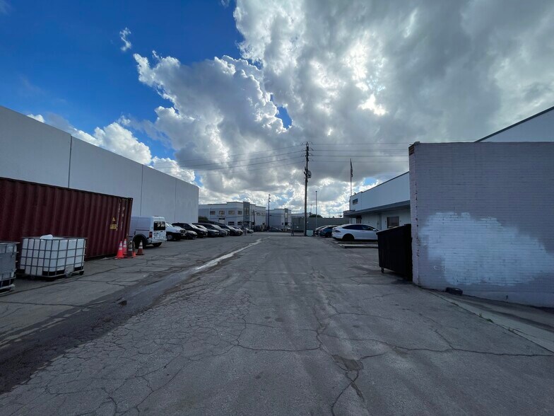 More Photos Of 2915 E Washington Blvd, Los Angeles Warehouse For Sale