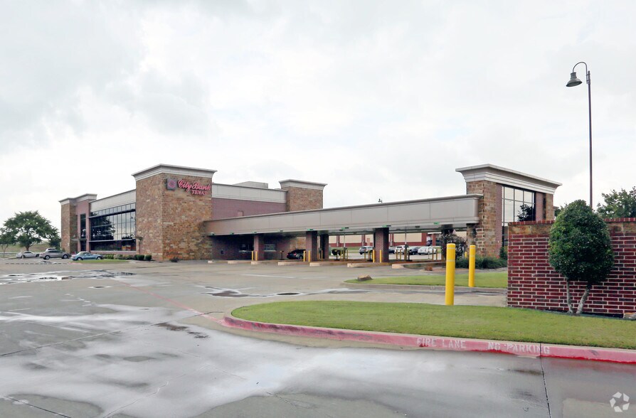 More Photos Of 771 E US Highway 80, Forney Office For Lease