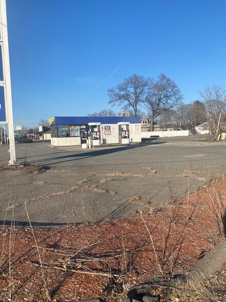 More Photos Of 584 Washington St, Attleboro Service Station For Sale