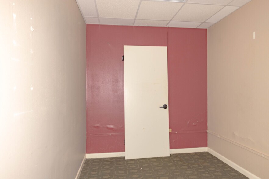 More Photos Of 1401 Applewood Dr, Dalton Medical For Lease