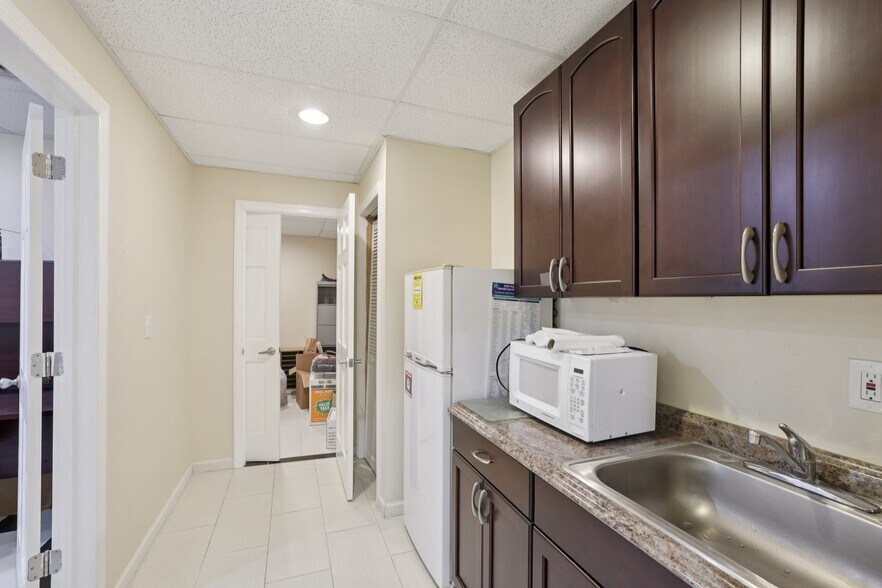 More Photos Of 364 Parsippany Rd, Parsippany Office For Sale