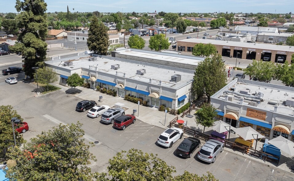 Primary Photo Of 241-249 W Pacheco Blvd, Los Banos Office For Lease
