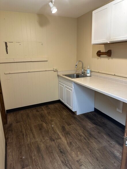 More Photos Of 1400 Sunset Ave, Waukegan Office For Sale
