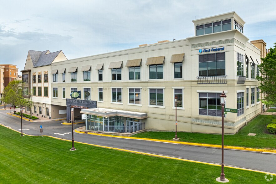 More Photos Of 11551 Ash St, Leawood Unknown For Lease