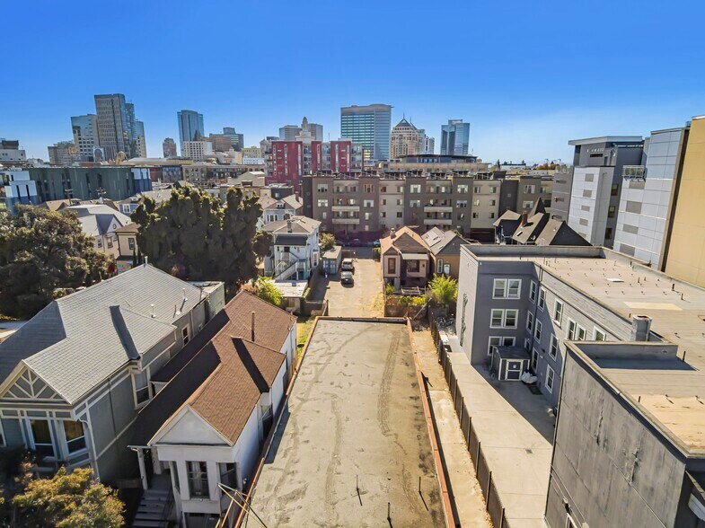 More Photos Of 635 W Grand Ave, Oakland Freestanding For Sale