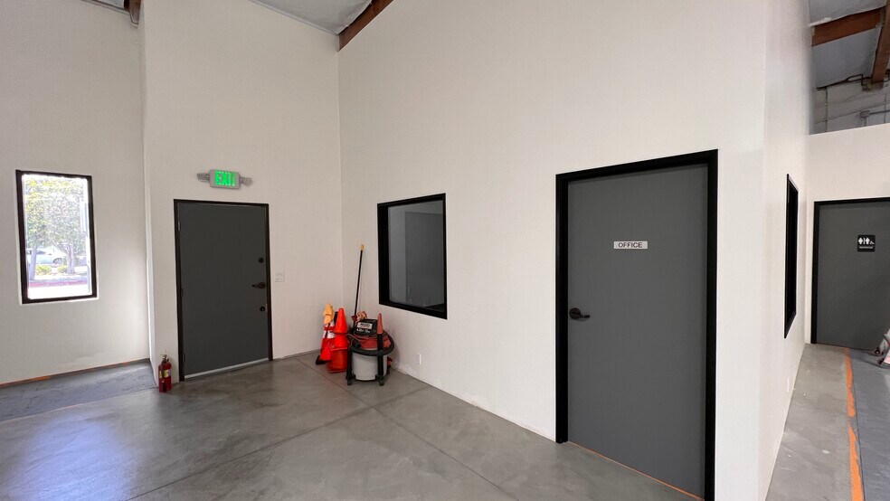 More Photos Of 1745 W 182nd St, Gardena Warehouse For Lease