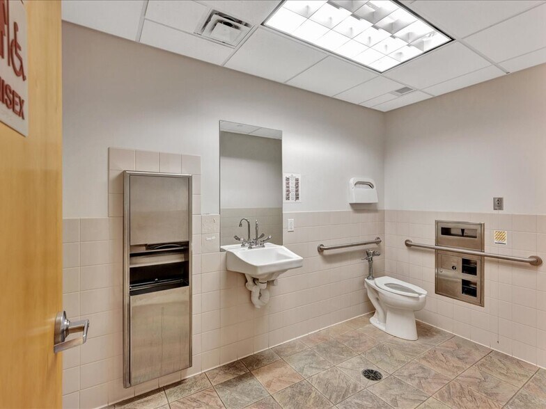 More Photos Of 700 S John Redditt Dr, Lufkin Medical For Lease