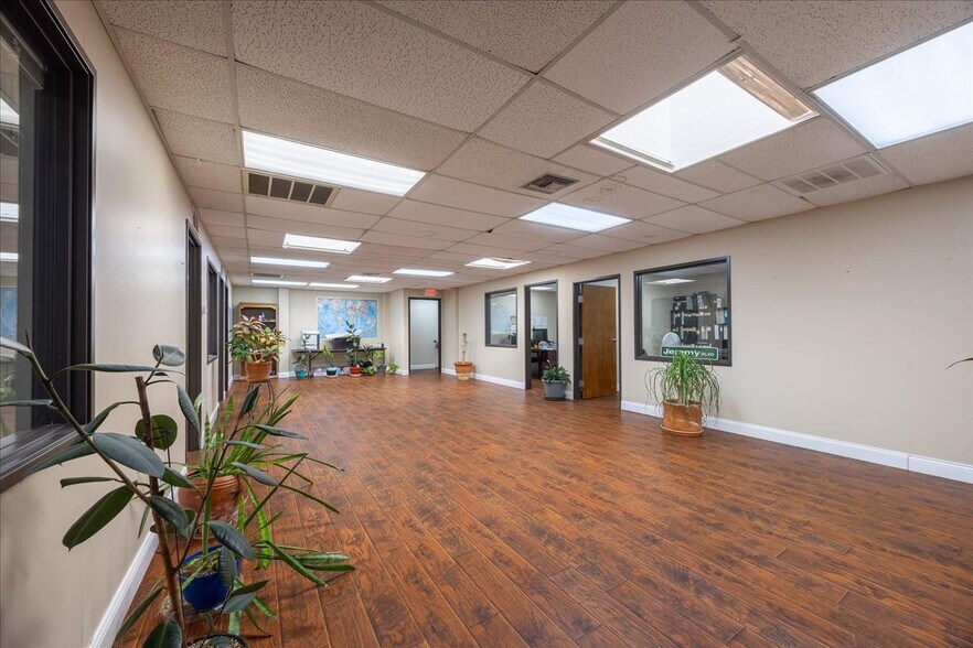 More Photos Of 812 Lexington Dr, Plano Office For Sale