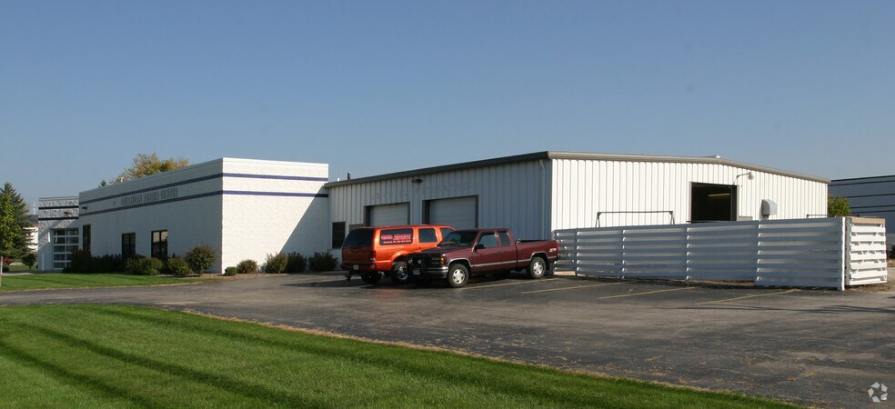 More Photos Of 705 Cardinal Ln, Hartland Auto Repair For Sale