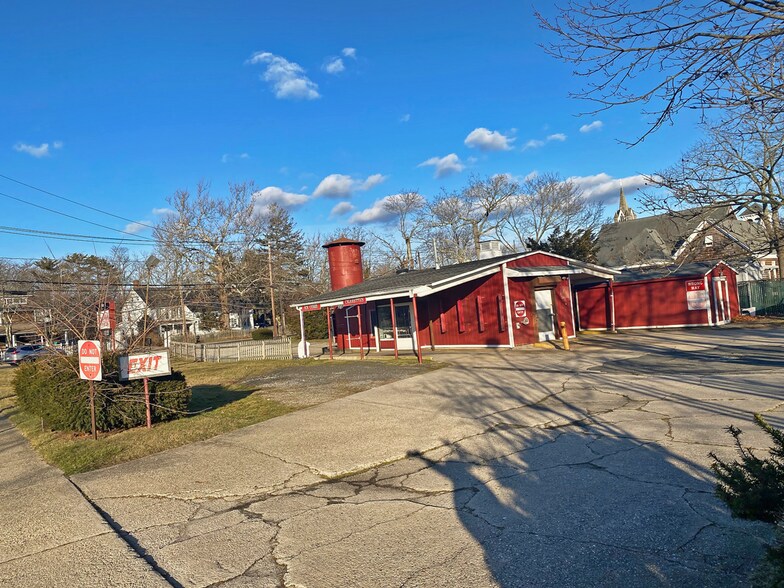 More Photos Of 1 Main St, Center Moriches Convenience Store For Sale