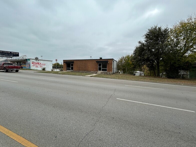 More Photos Of 3120-3122 E Lancaster Ave, Fort Worth Storefront Retail Office For Lease