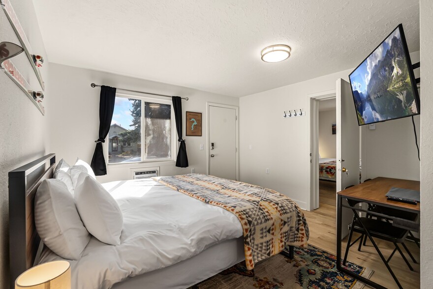 More Photos Of 501 N 4th Ave, Sandpoint Hotel For Sale