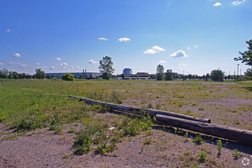 More Photos Of N Opdyke Rd @ Featherstone Rd, Auburn Hills Land For Sale