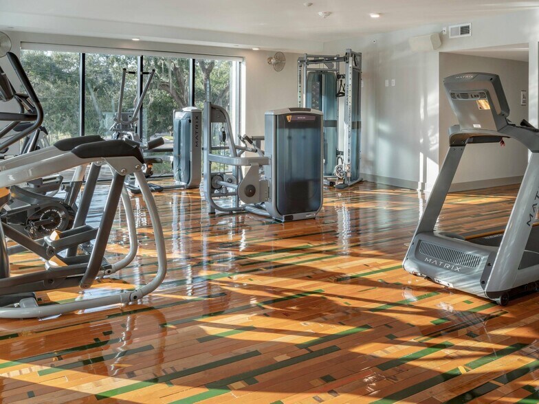 More Photos Of 295 NE Ivanhoe Blvd, Orlando Apartments For Lease