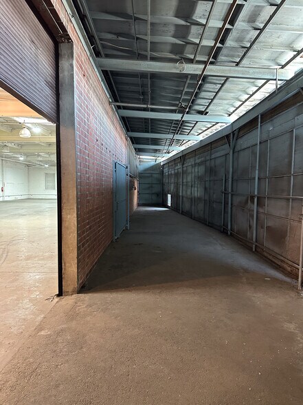 More Photos Of 4611 Sheila St, Commerce Warehouse For Lease