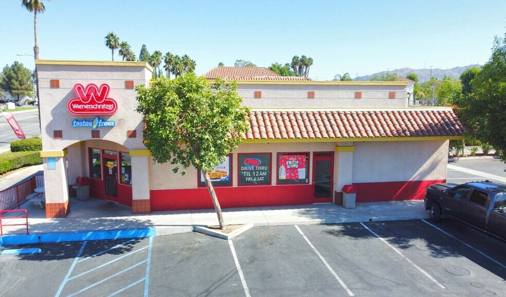 Primary Photo Of 7460 Mission Grove Pky, Riverside Fast Food For Sale