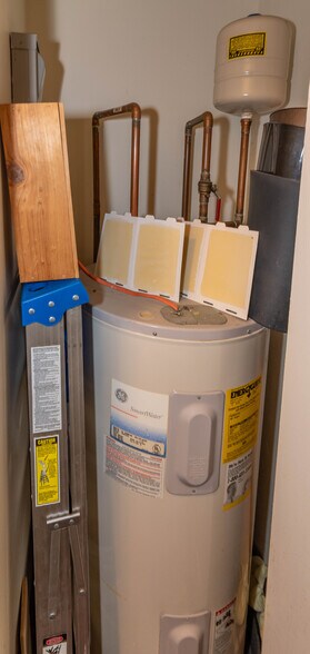 More Photos Of 316 S Broadway, Baltimore Storefront Retail Residential For Sale