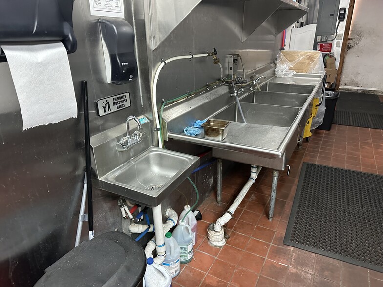 More Photos Of 930-980 Radio Rd, Little Egg Harbor Township General Retail For Sale