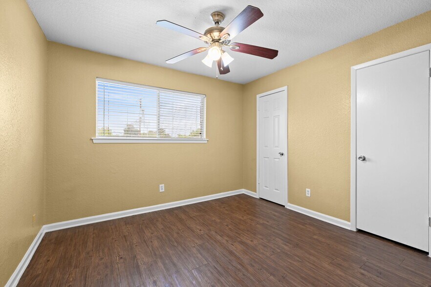 More Photos Of 601 E Coombs St, Alvin Apartments For Sale