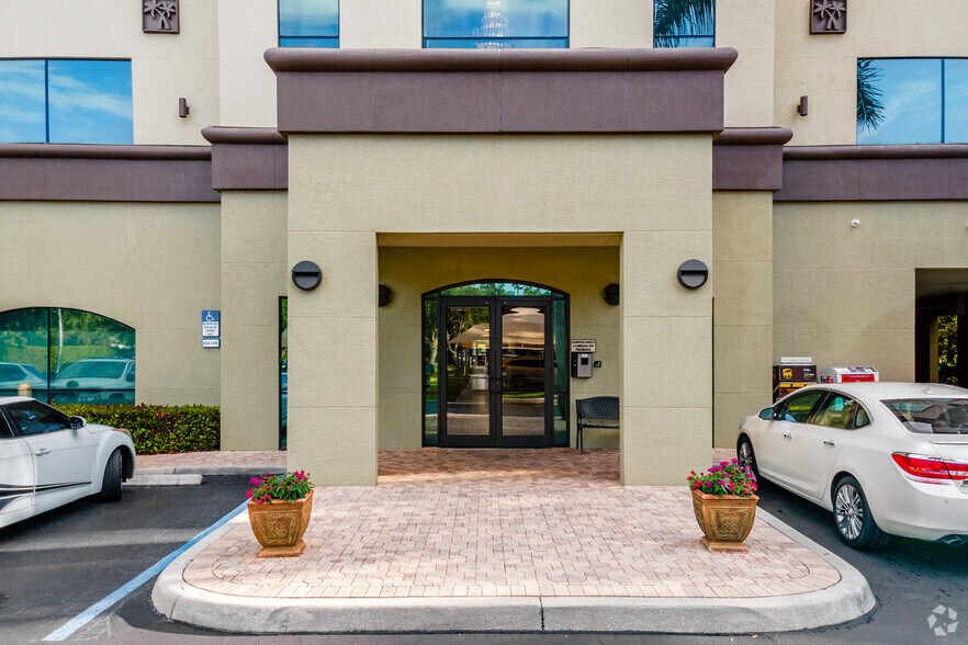 More Photos Of 2180 Immokalee Rd, Naples Medical For Lease