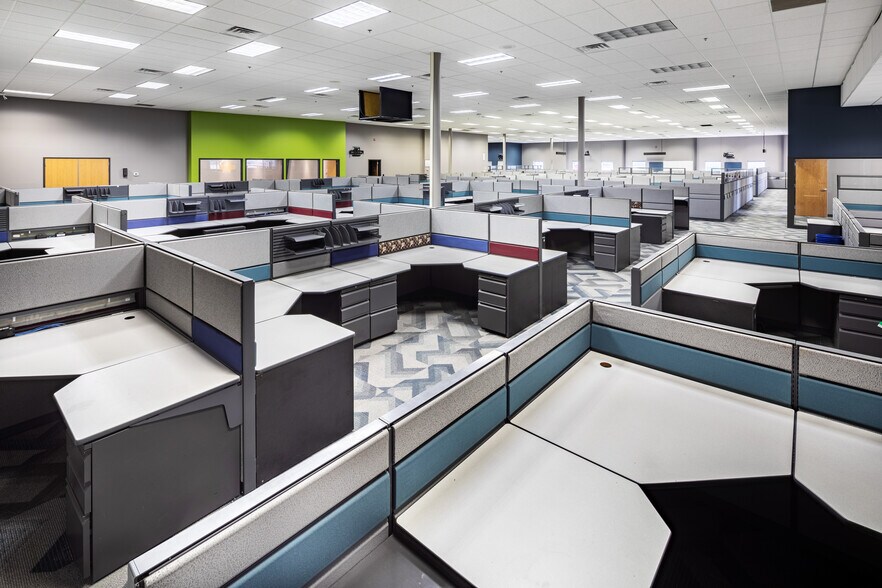 More Photos Of 921-929 Marthas Way, Hiawatha Light Distribution For Sale