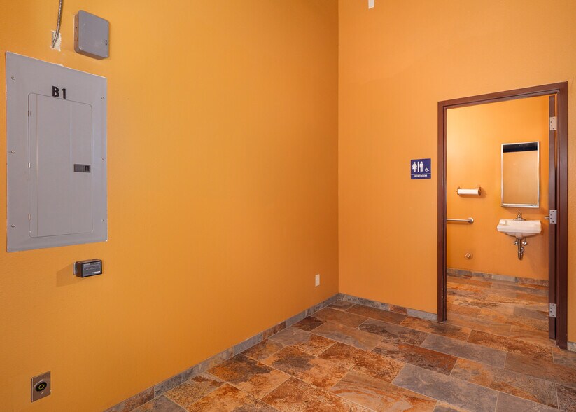 More Photos Of 755 W Washington St, Sequim General Retail For Lease