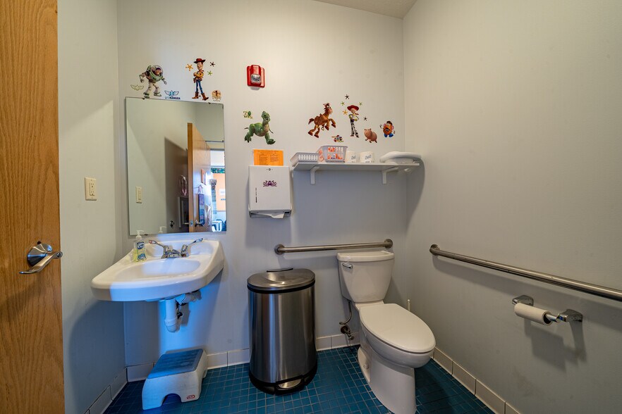 More Photos Of 353 Island Cottage Rd, Rochester Medical For Lease