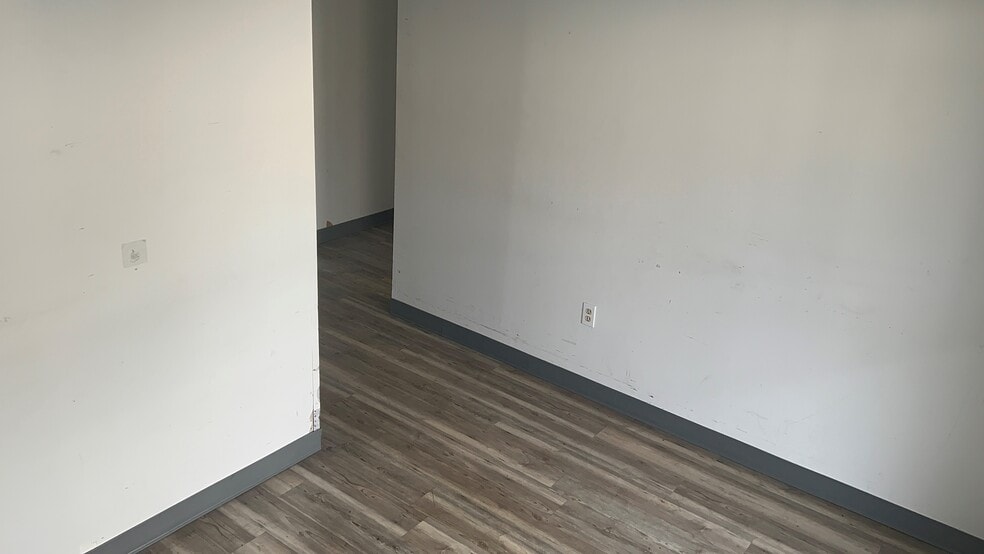 More Photos Of 450 S Cemetery St, Norcross Warehouse For Lease