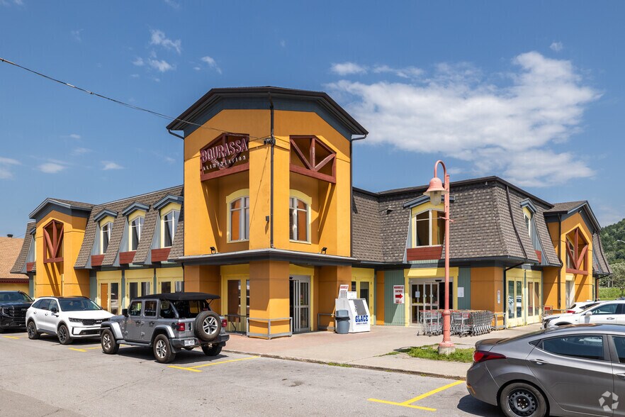 More Photos Of 100-105 Avenue Guindon, Saint-Sauveur Unknown For Lease