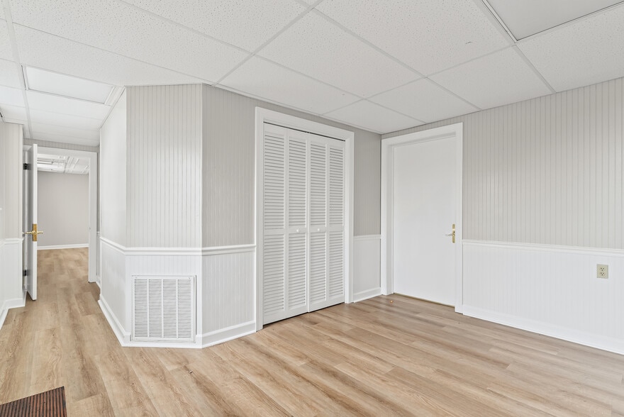 More Photos Of 525 7th St, Altavista Office For Sale