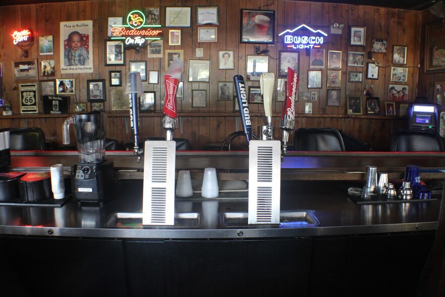 More Photos Of 17650 NW US Highway 19, Fanning Springs Bar For Sale