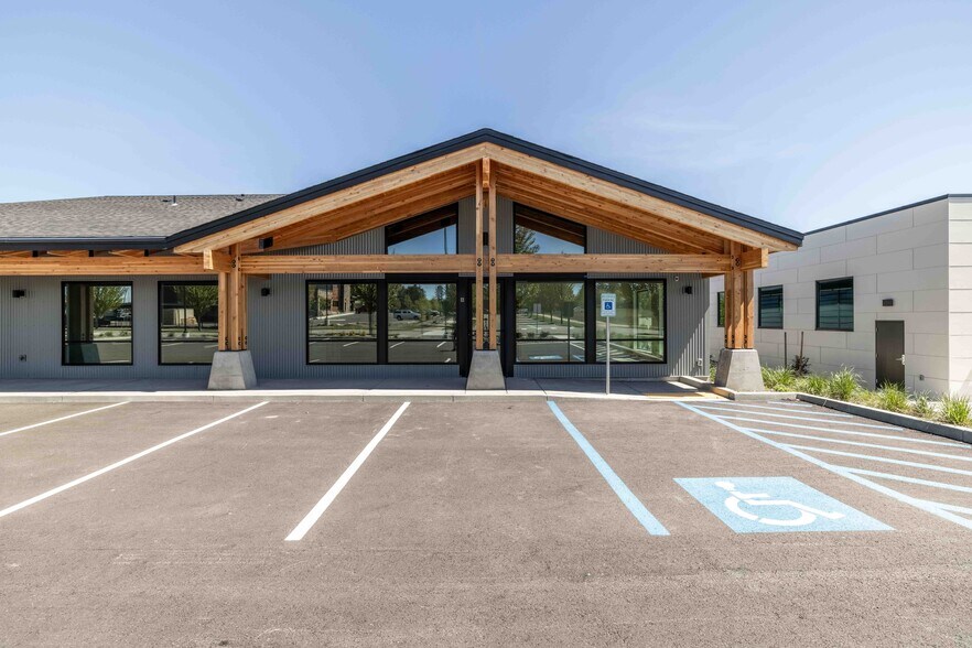 More Photos Of 8512 N Wayne Dr, Hayden Flex For Lease