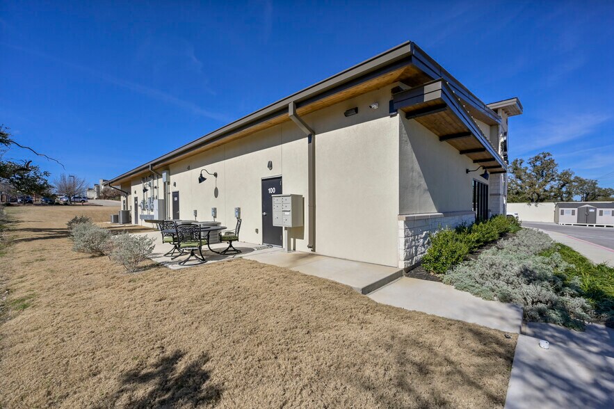 More Photos Of 901 N Vista Ridge Blvd, Cedar Park General Retail For Sale