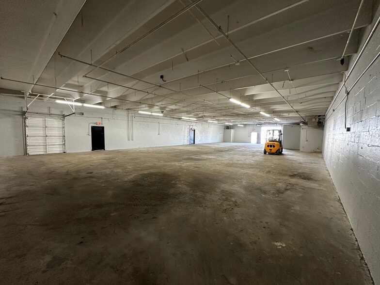 More Photos Of 2 Alva St, Greenville Warehouse For Lease