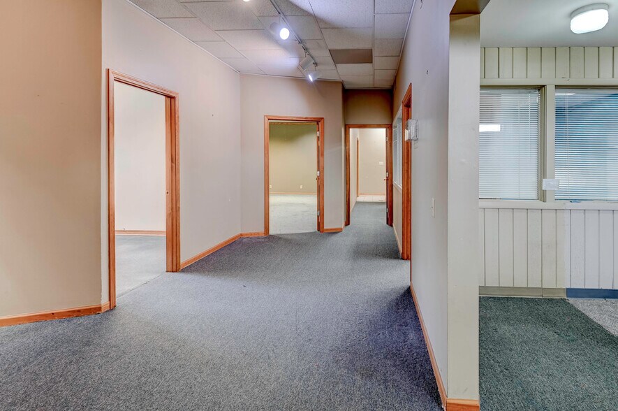 More Photos Of 4003 Pennsylvania Ave, Kansas City Office For Sale