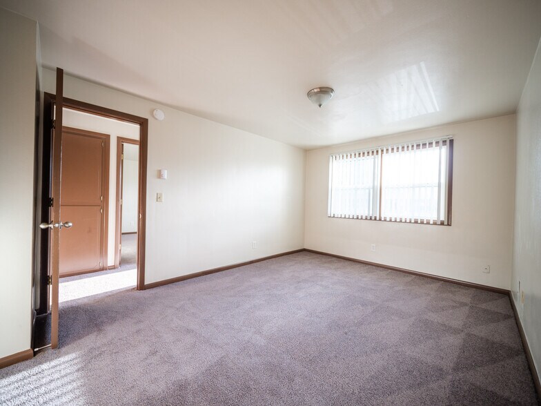 More Photos Of 302 Monmouth Ave S, Monmouth Apartments For Sale