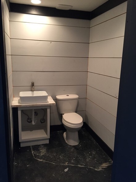 More Photos Of 2330 S Main Ave, Lovington Warehouse For Lease