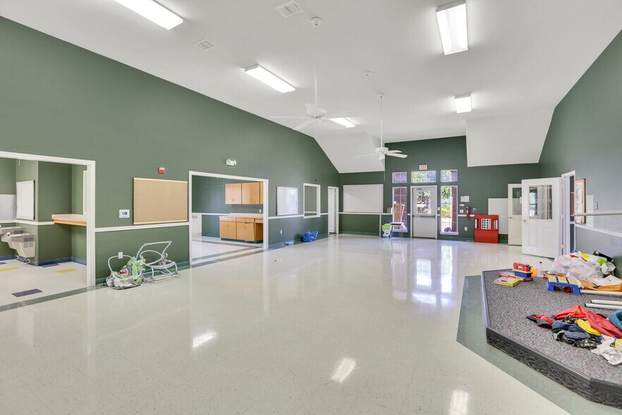 More Photos Of 4601 Huffines Blvd, Fort Worth Daycare Center For Lease