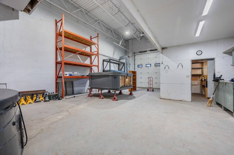 More Photos Of 4116 64 Av SE, Calgary Industrial For Sale