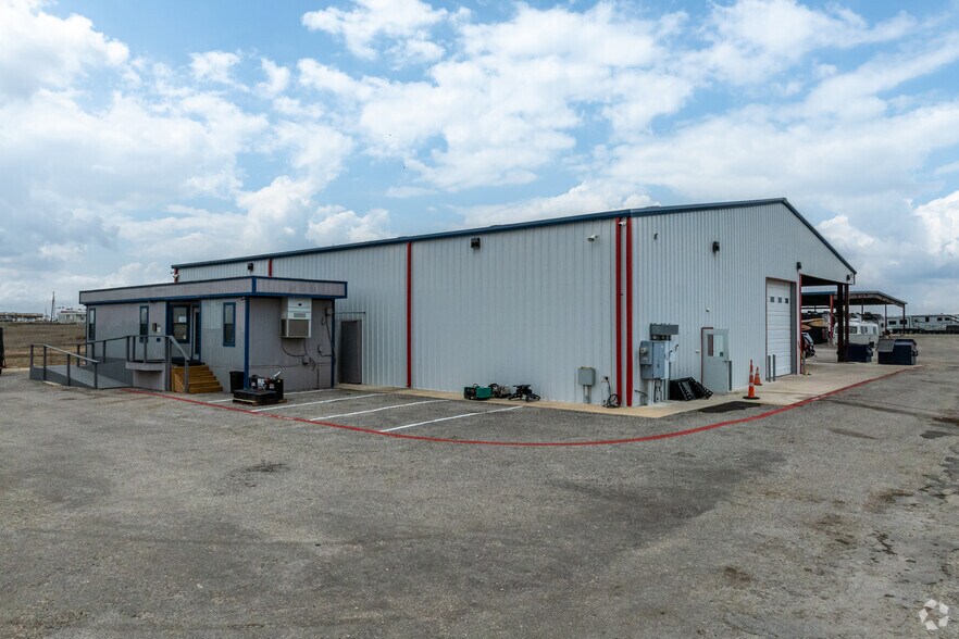 More Photos Of 10777 Highway 183 S, Austin Warehouse For Lease