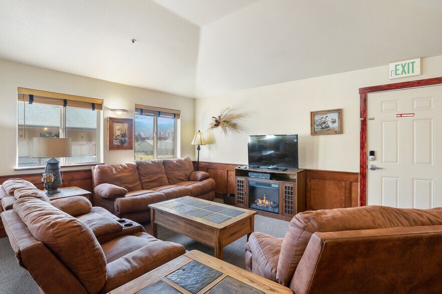 More Photos Of 777 E Highway 24, Woodland Park Hotel For Sale