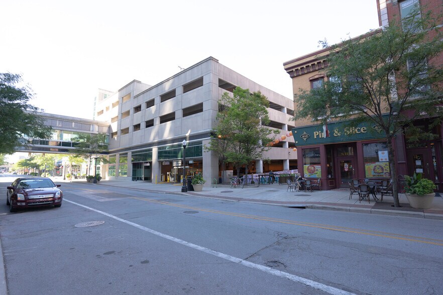 More Photos Of 840 S Calhoun St, Fort Wayne Parking Garage For Lease