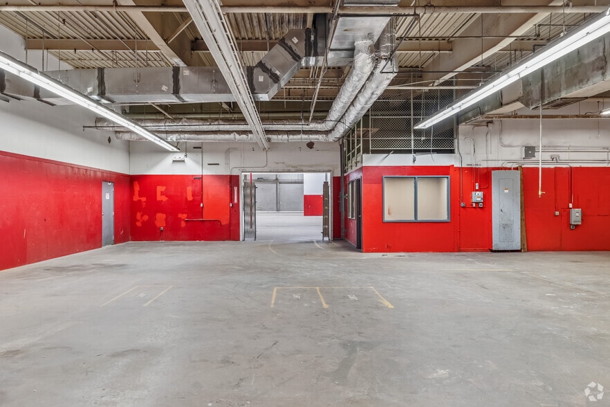 More Photos Of 1500 E Broad St, Mansfield Manufacturing For Sale