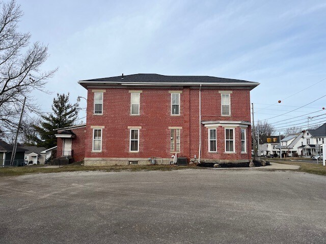 More Photos Of 850 E Franklin St, Kenton Medical For Sale