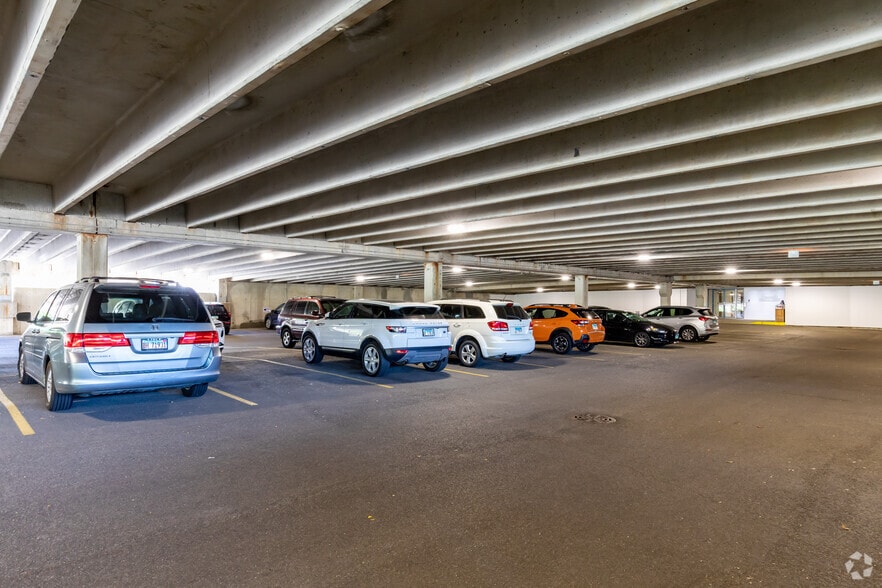 More Photos Of 400 E Diehl Rd, Naperville Office For Sale