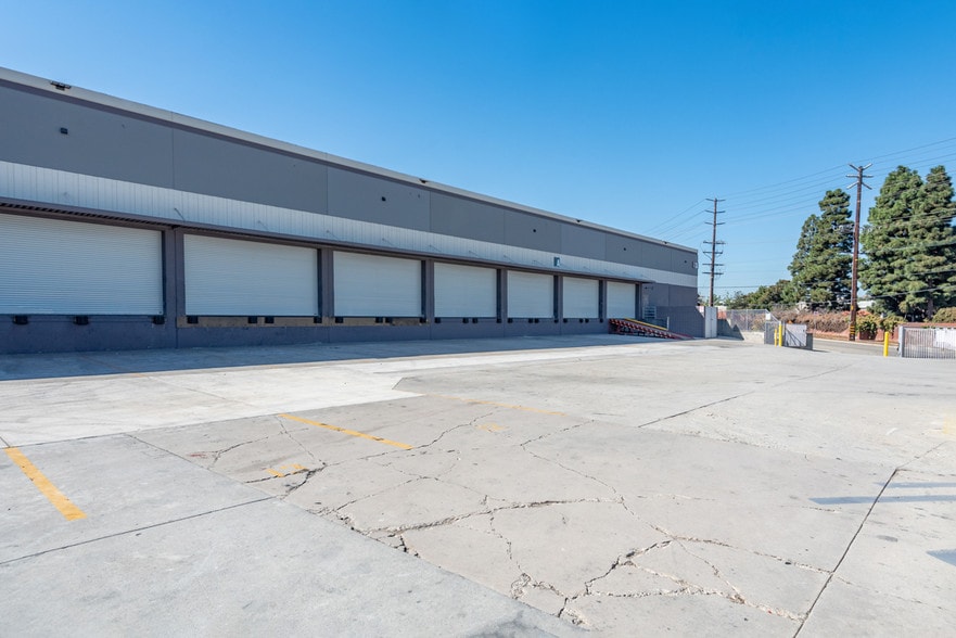 More Photos Of 220-240 W Ivy Ave, Inglewood Truck Terminal For Lease
