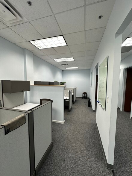More Photos Of 4229 Lafayette Center Dr, Chantilly Business Park For Lease