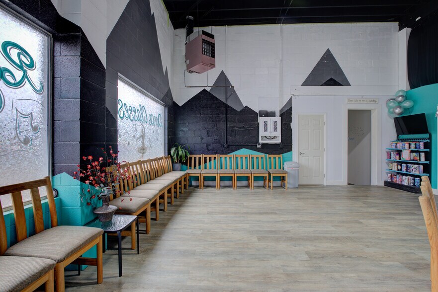 More Photos Of 1560 SE Stephens St, Roseburg Freestanding For Sale